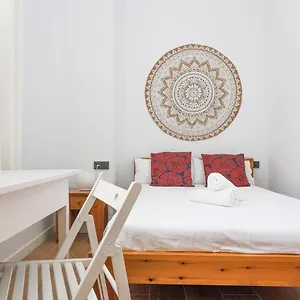 Oasis In The Heart Of - 2 Bedroom With Free Parking Apartment